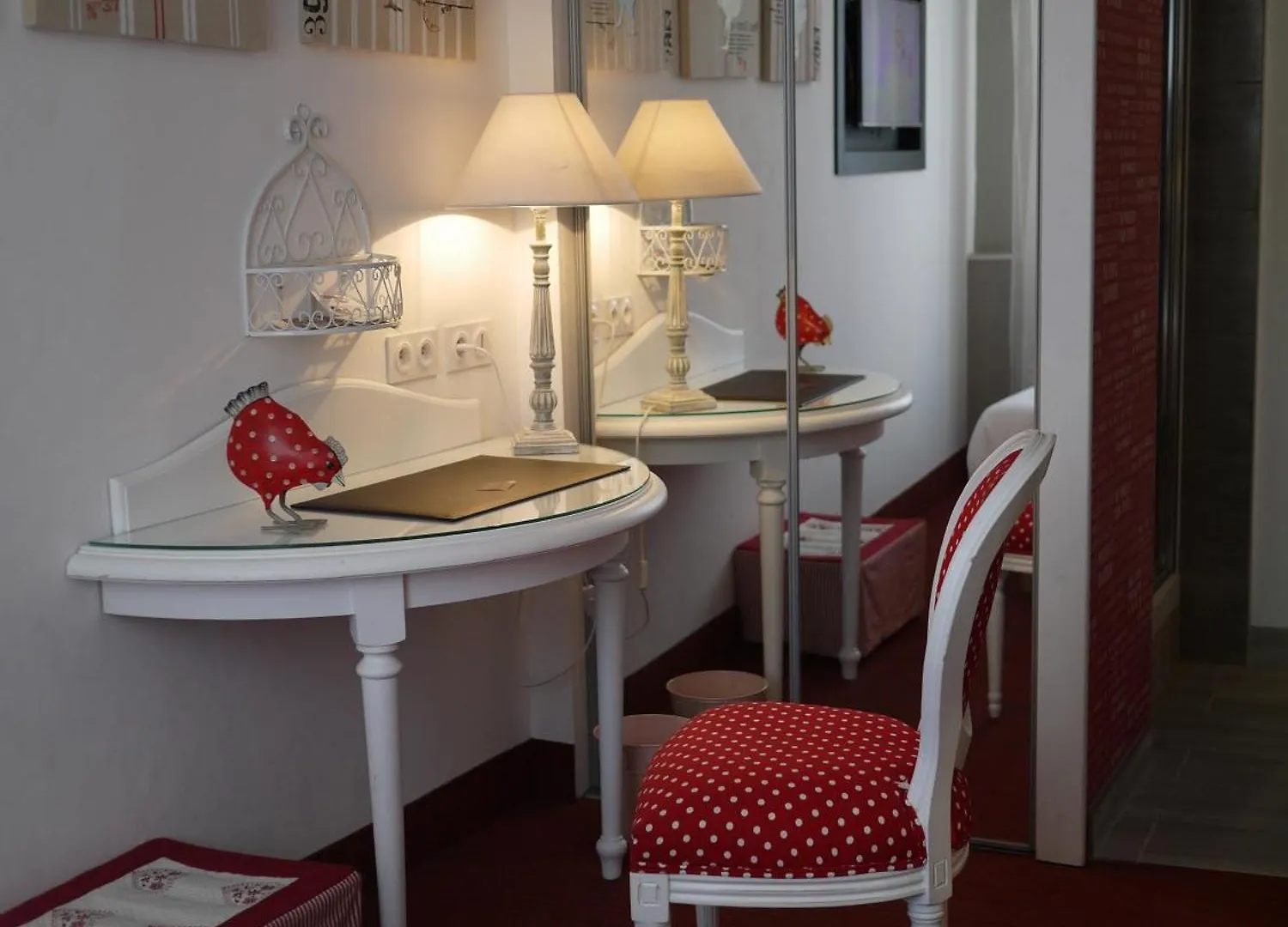 Logis Hotel Le Glacier Orange  Orange (Vaucluse)